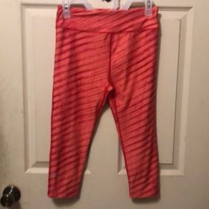 Under Armour compression heat gear capri leggings, Great condition